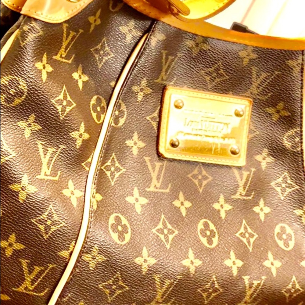 Authentic Louis Vuitton PM Galleria - Picture 2 of 16